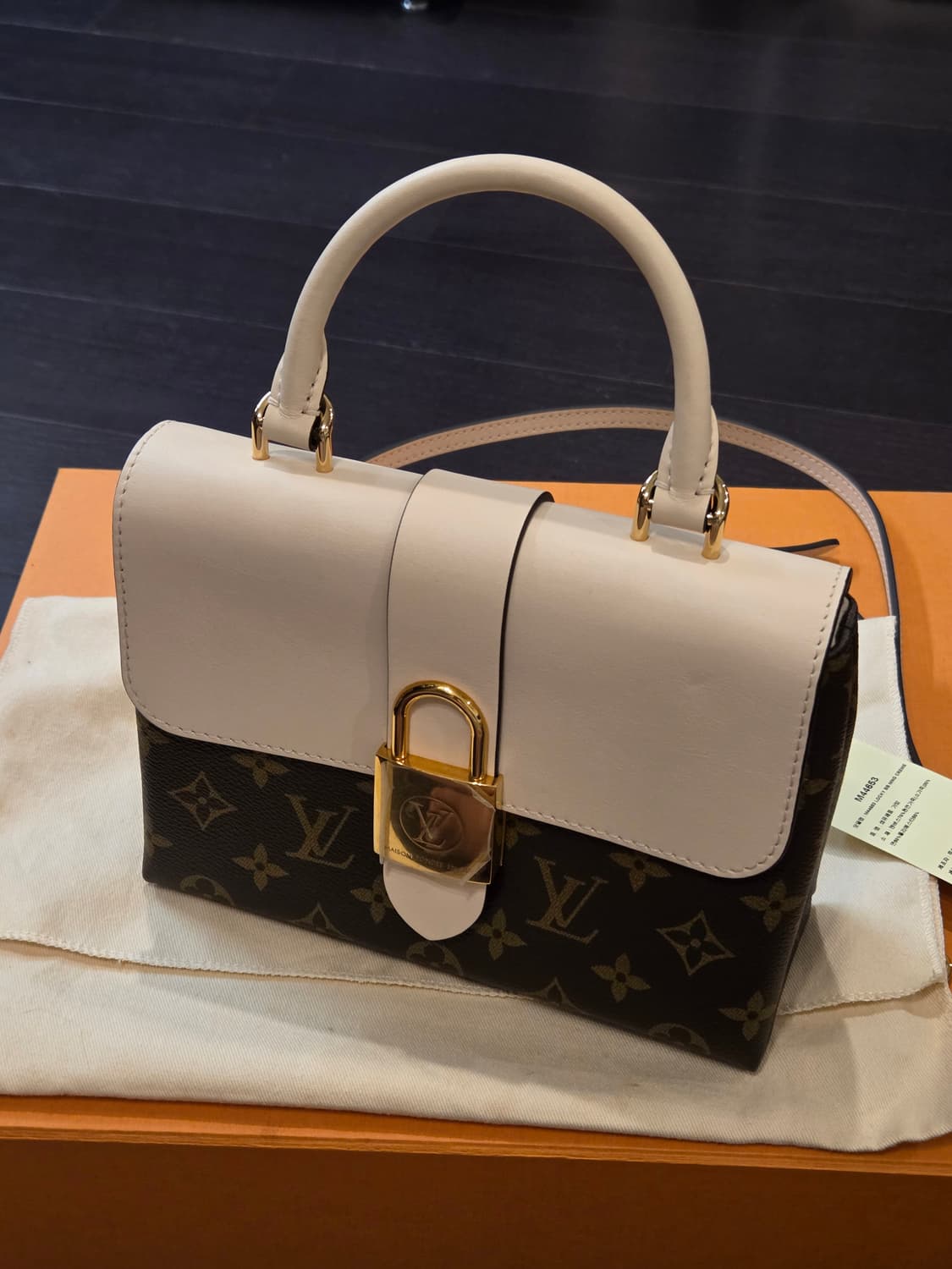 루이비통 록키BB 토트 숄더백 단종모델 아이보리 상품이미지2