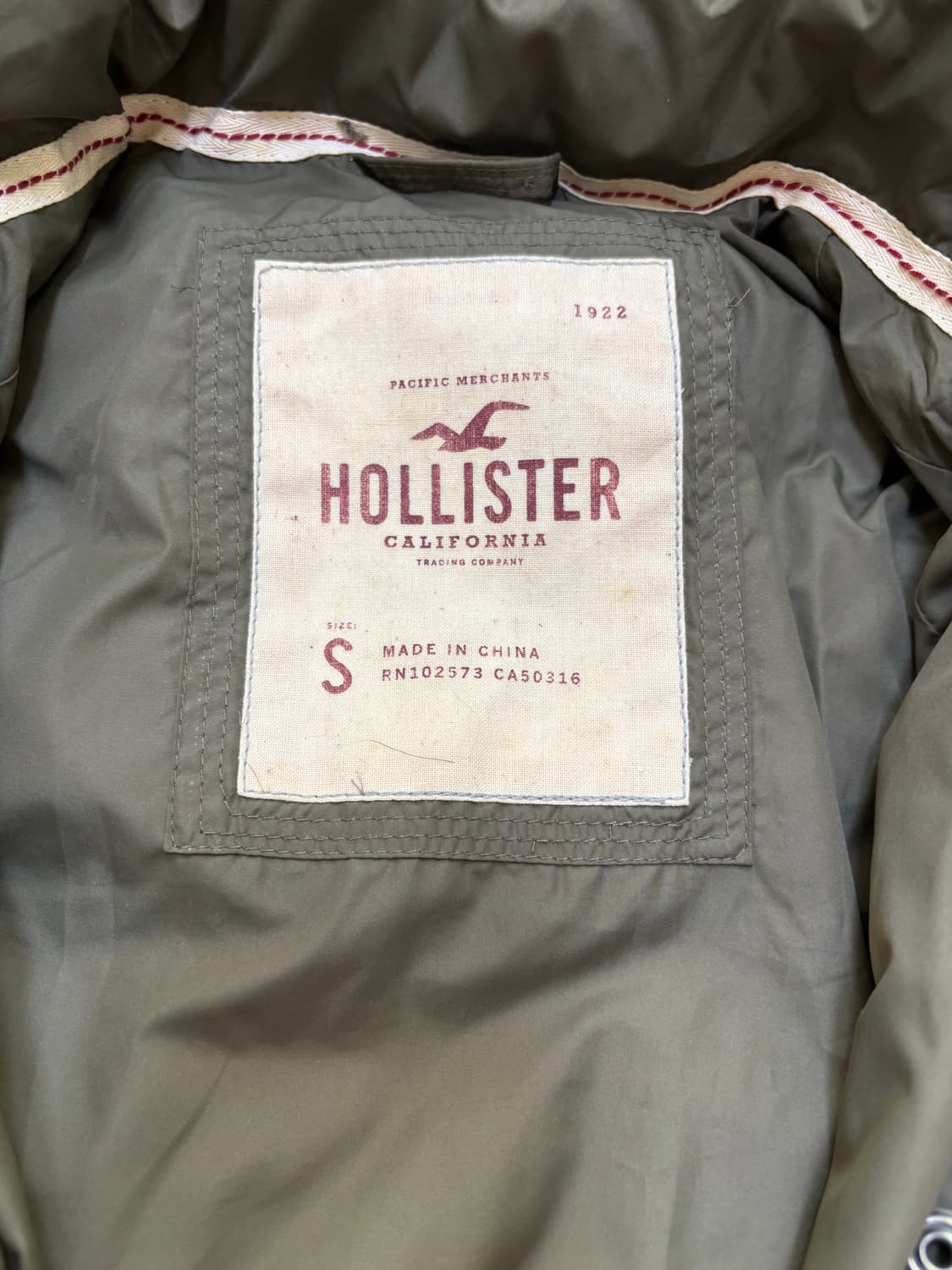 홀리스터 울프죠 딱붙핏 패딩 s 상품이미지3