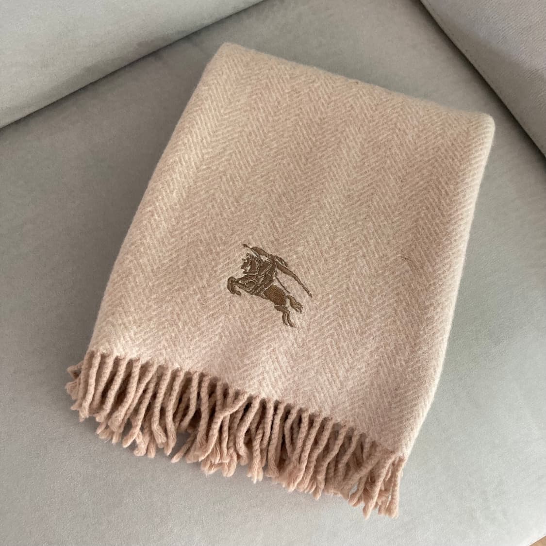 정품) 버버리 울100 숄 겸 무릎담요 베이지 상품이미지8
