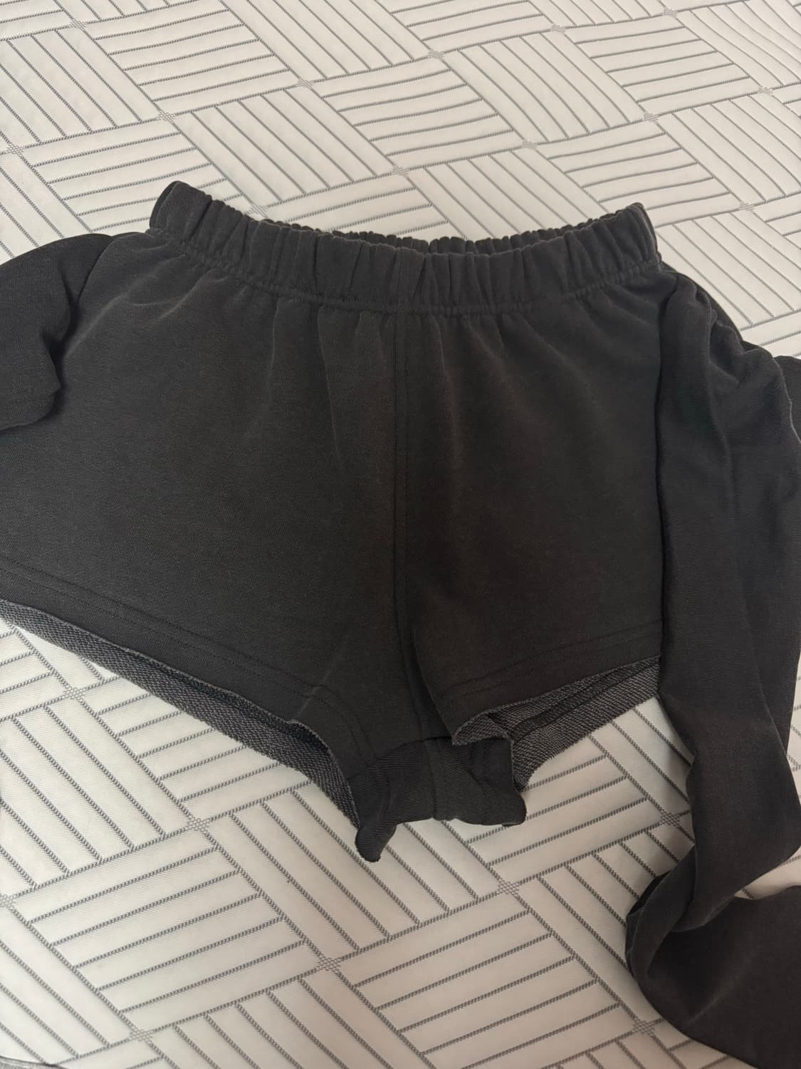 썬번프로젝트 Tie Raw-cut Sweat Shorts 상품이미지5