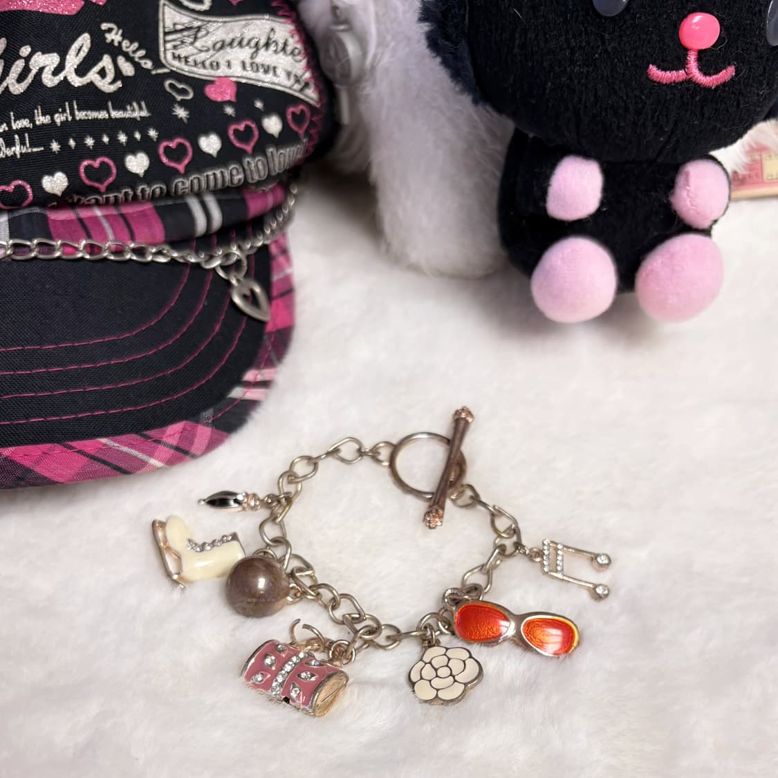 Juicy Couture 쥬시꾸뛰르 팬던트 챰 샴페인 골드 토글바 팔찌 상품이미지2