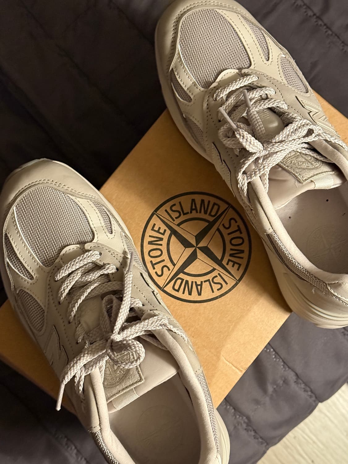 뉴발란스 X 스톤아일랜드 991v2 UK Sand 상품이미지1