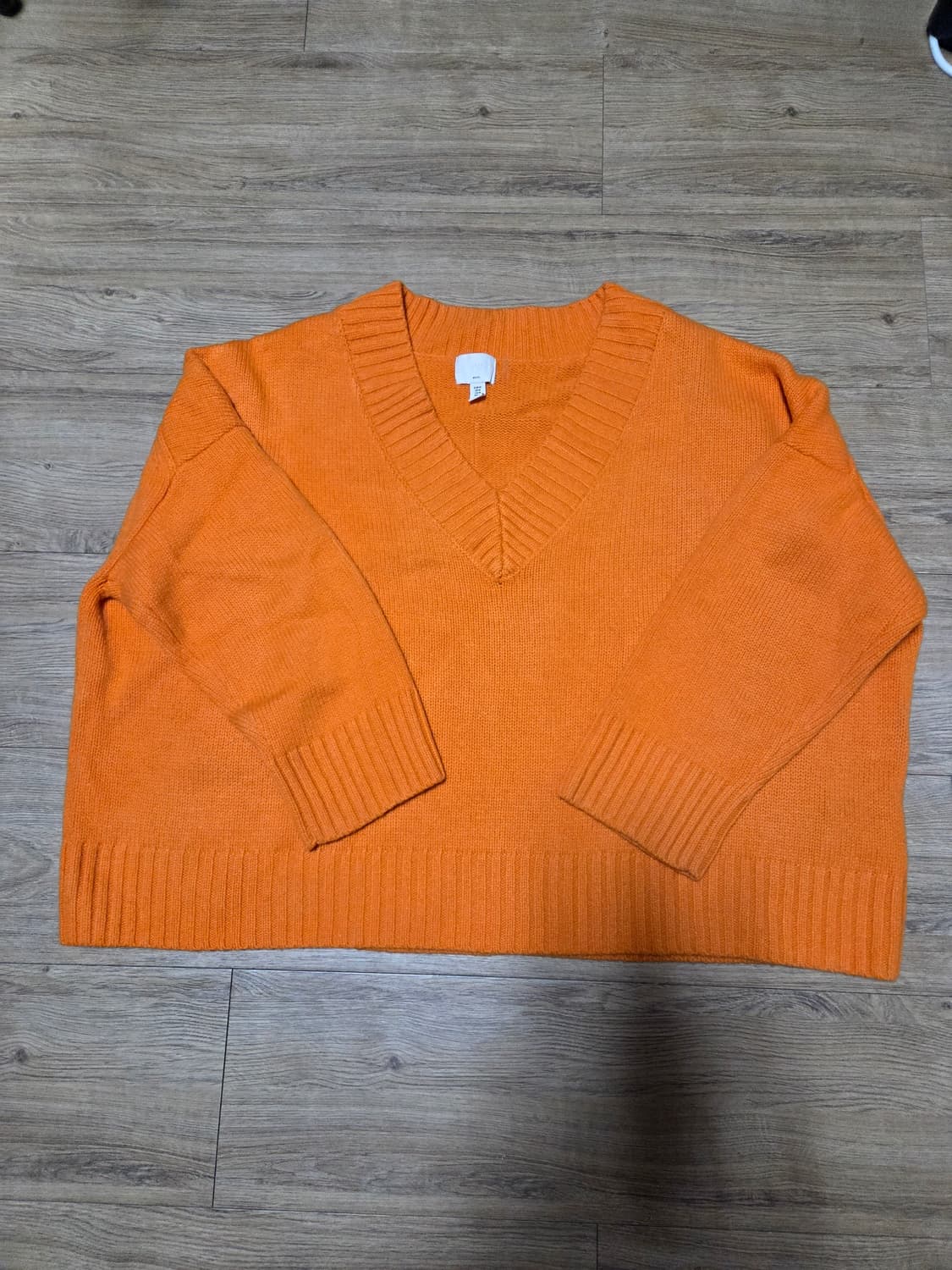 H&M 프리미엄 라인 오렌지 오버사이즈 브이넥 니트 상품이미지1