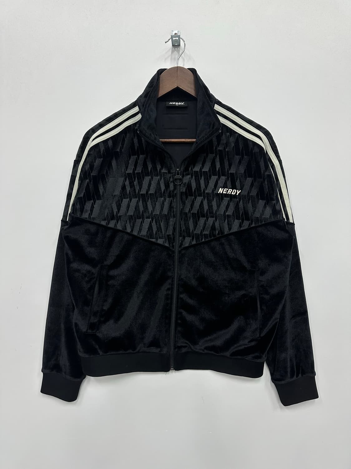 널디 벨벳 블랙 트랙탑 상품이미지1