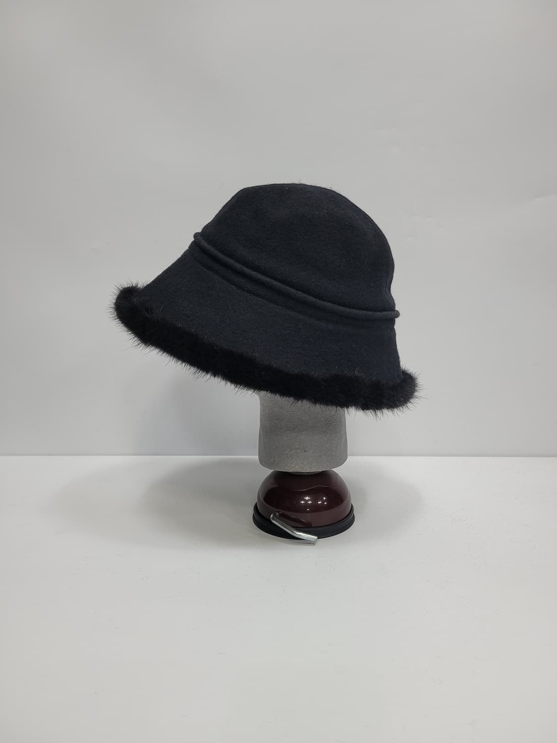 이상봉 밍크 배색 버킷햇 벙거지 모자 / 여 FREE 블랙
 상품이미지2