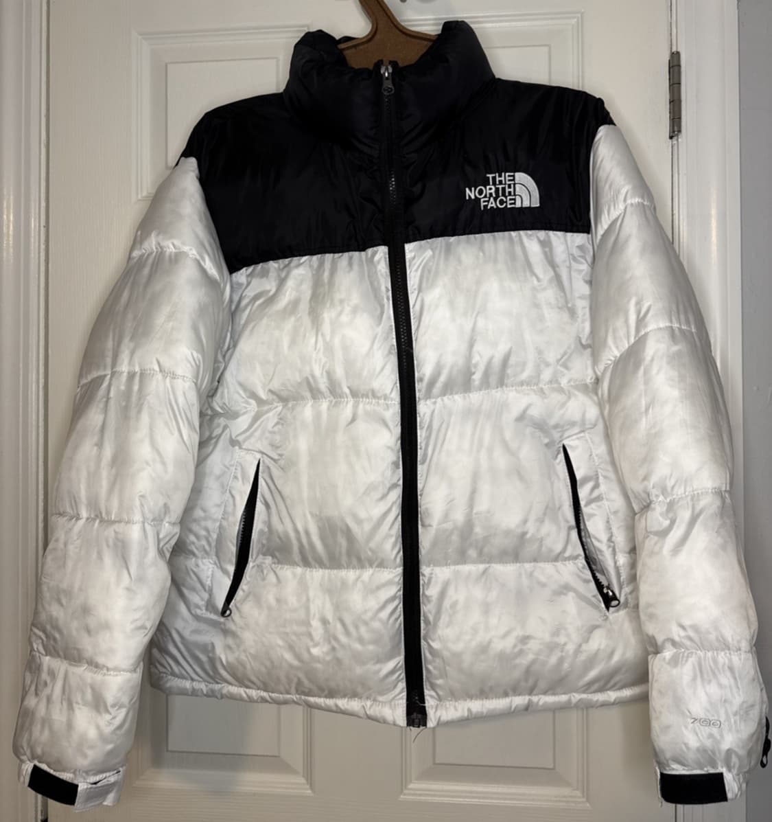 18FW 노스페이스 700 후디 패딩 화이트 블랙 상품이미지1