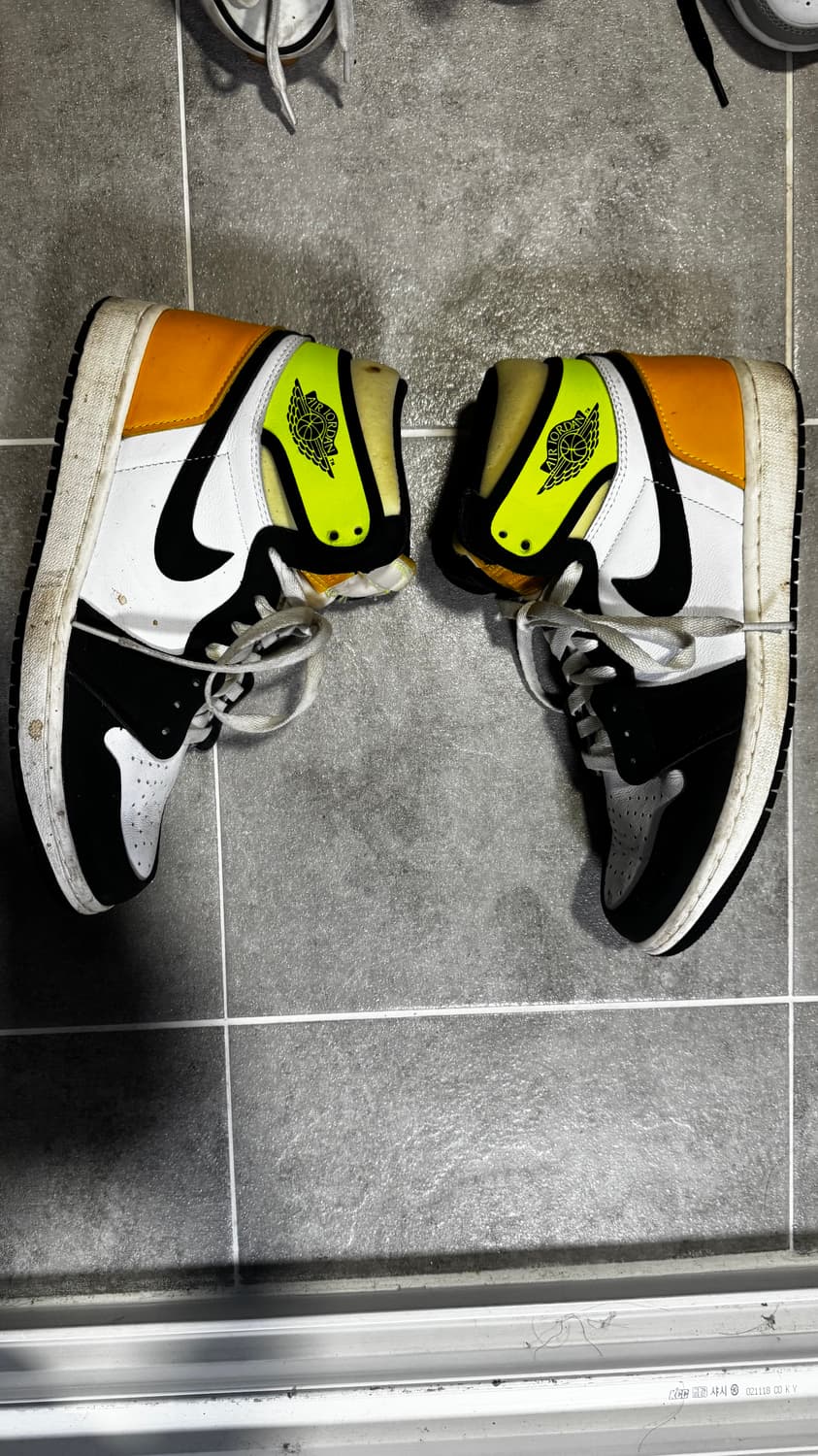 나이키 에어 조던 1 레트로 하이 OG 볼트 골드 상품이미지3