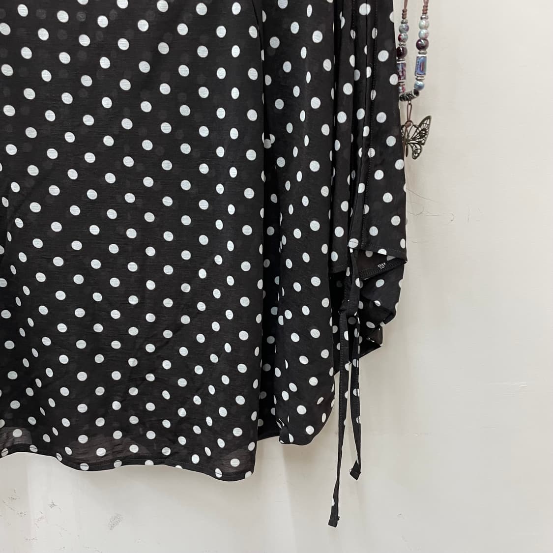 폴카도트 시어 돌먼 블라우스 상품이미지4