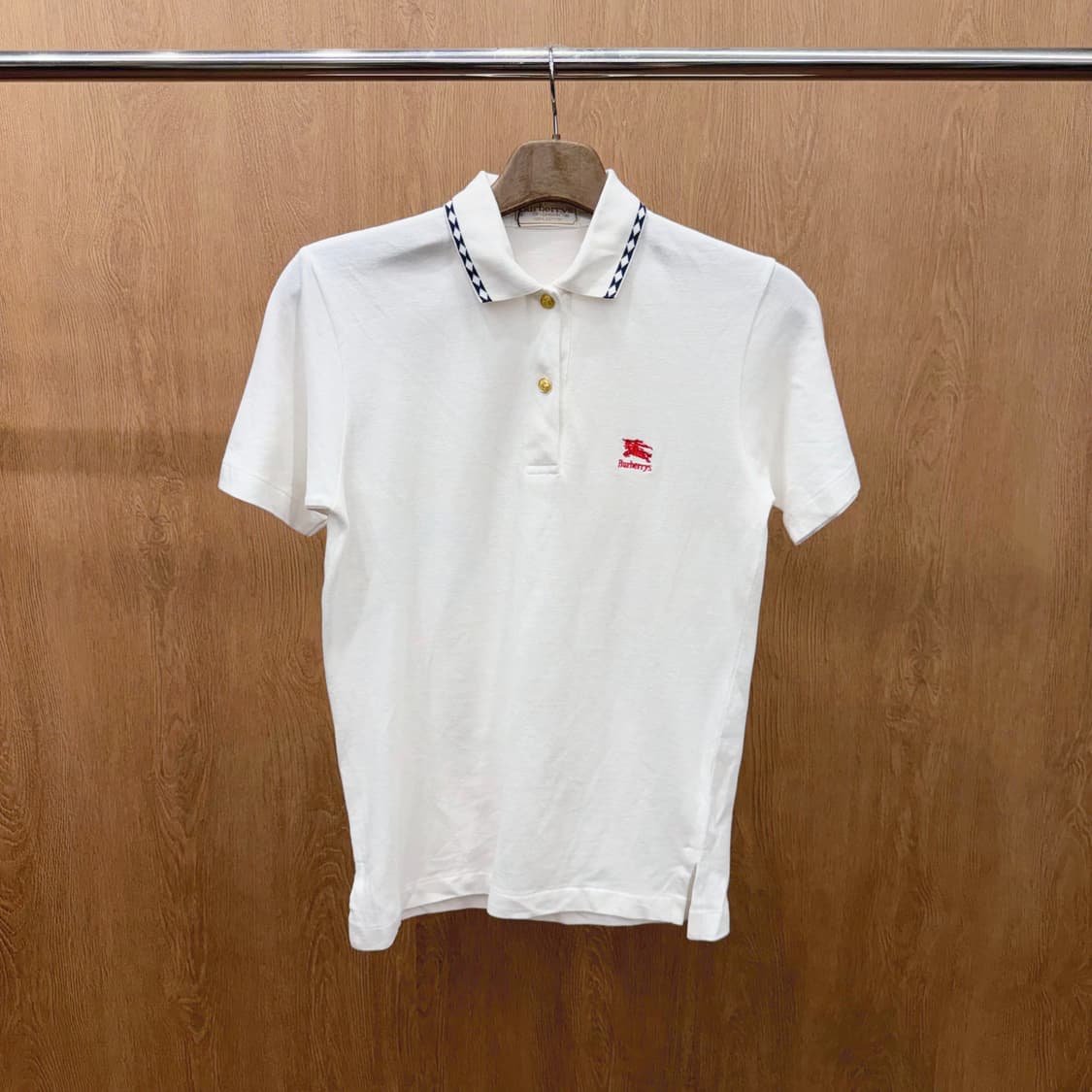 버버리 코튼 PK 티셔츠 배색 패턴 카라 골드 버튼 디테일 화이트 상품이미지2