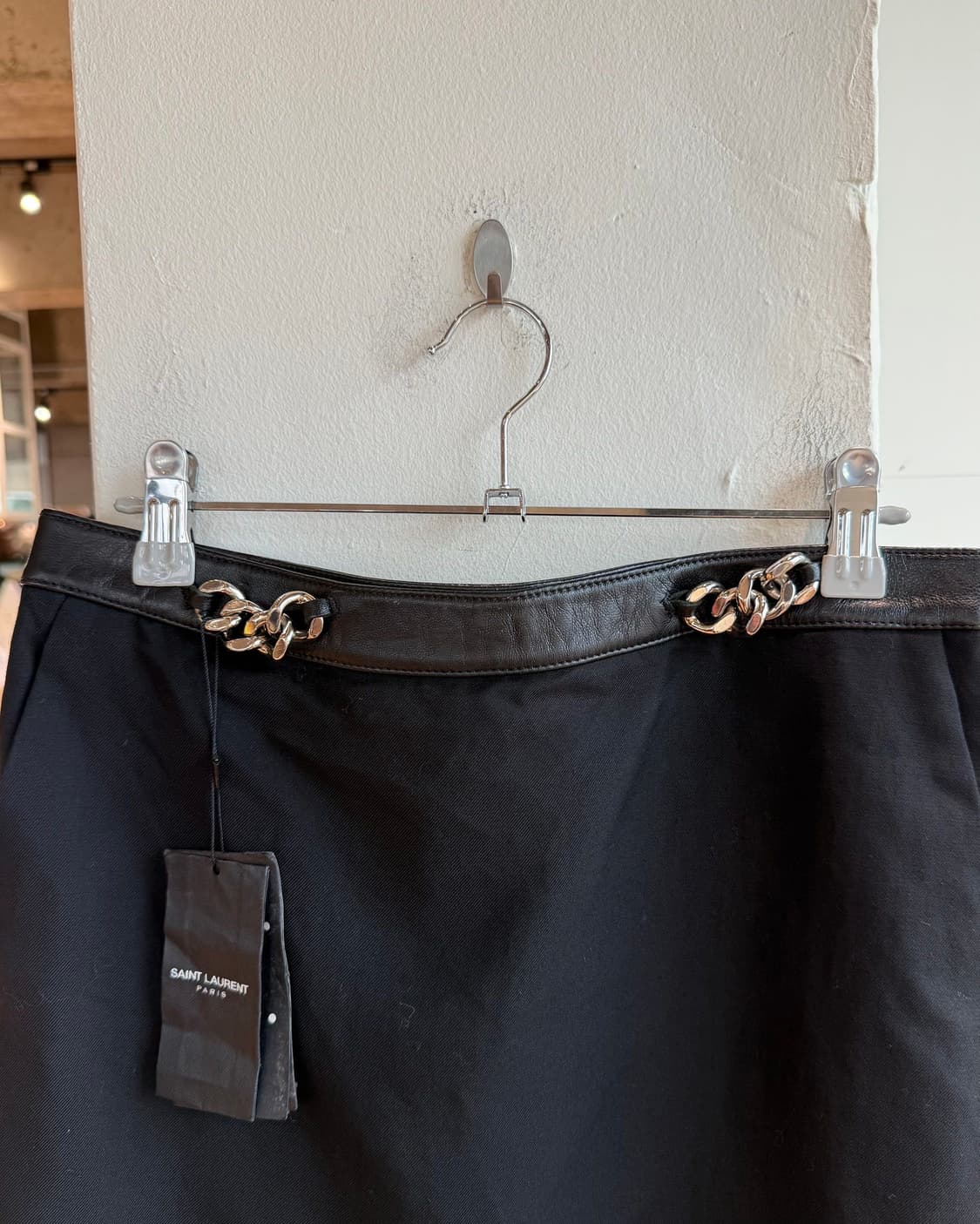 생로랑 블랙 체인 미니스커트 상품이미지3