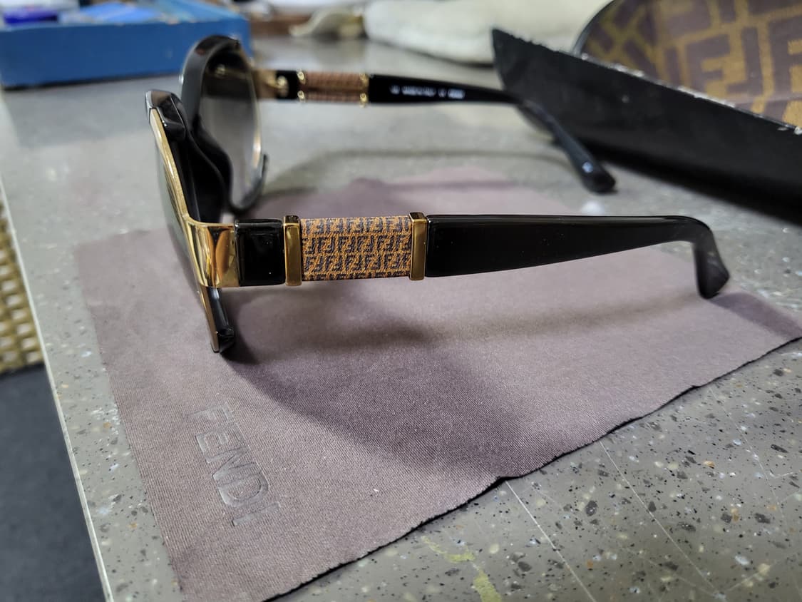 남녀공용(새제품 정품 Fendi)일본구매 한번도 착용안한 새제품 상품이미지2