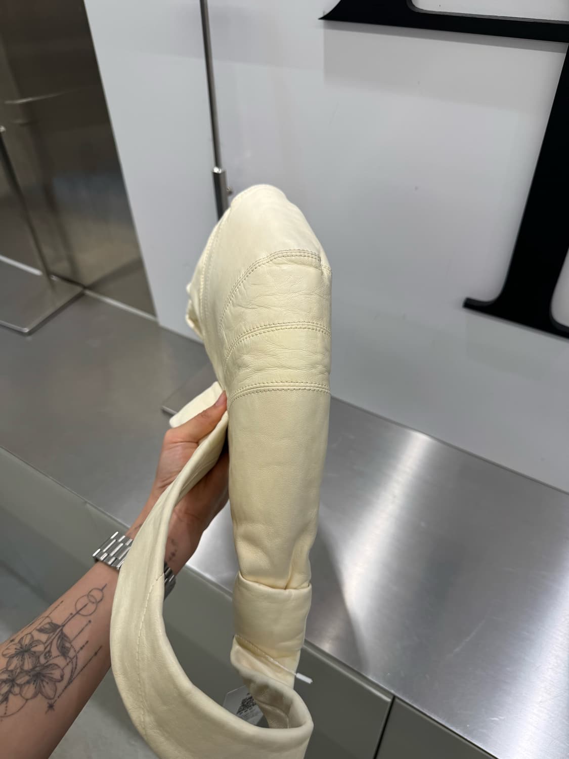 르메르 크로아상백 아이보리 스몰 상품이미지2