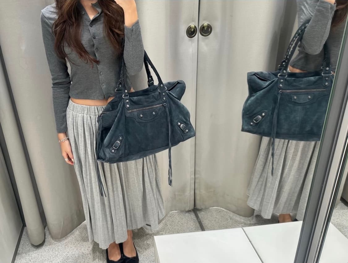 발렌시아가 모터백 라지 스웨이드 네이비 상품이미지3