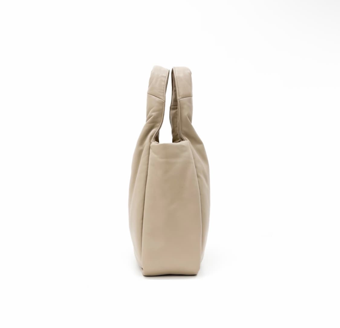 [M] 프라다 패디드 소프트 패딩 니파 레더 백 미디움 데저트 베이지 상품이미지2