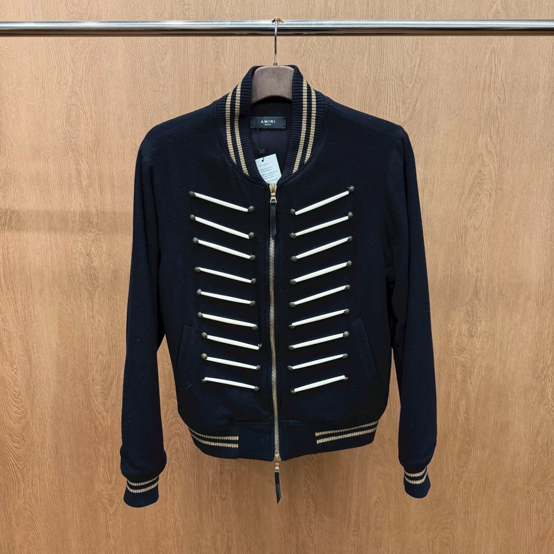 아미리 나폴레옹 자켓 브레이드 바 장식 백 레더 레터링 디테일 블랙 상품이미지2