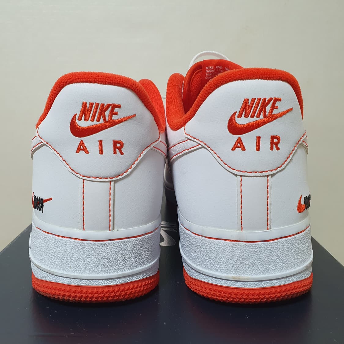 나이키 에어포스 1 러커 파크 오렌지 스티치 CT2585-100 상품이미지3