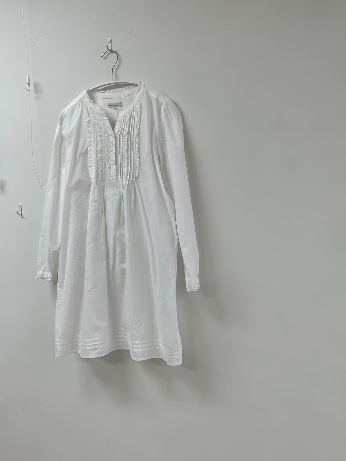 earth music  화이트 레이스 핀턱 원피스 상품이미지1