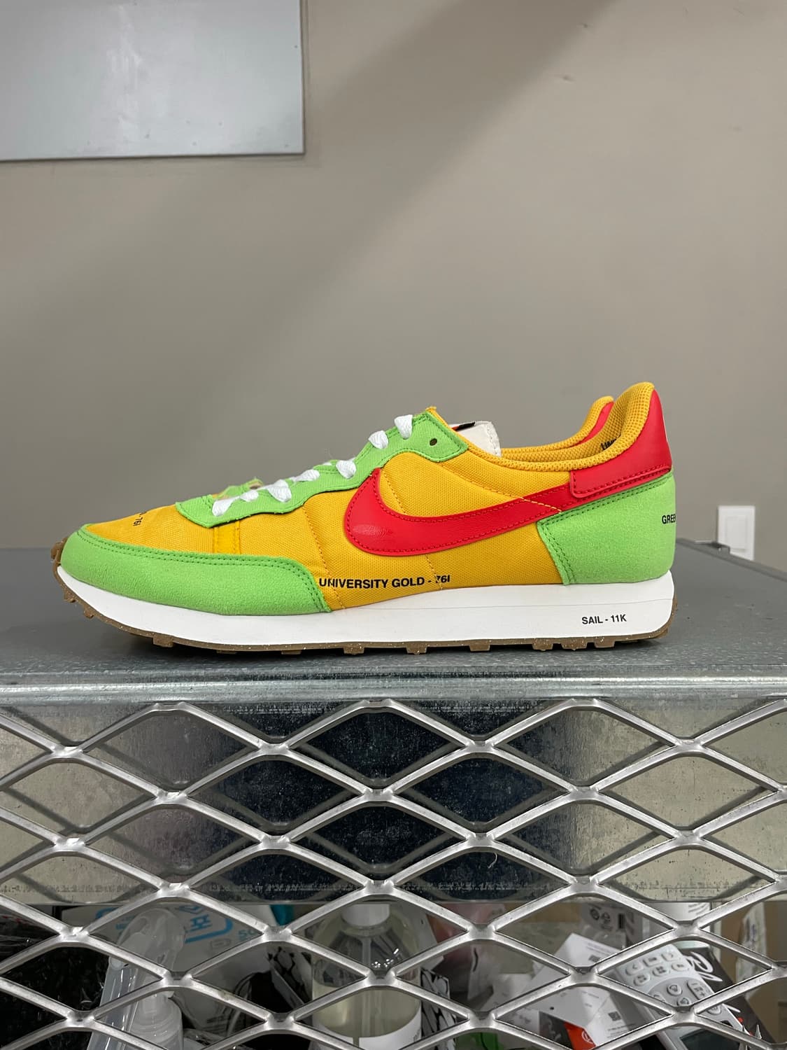 나이키 챌린저 OG 유니버시티 골드 270 상품이미지1