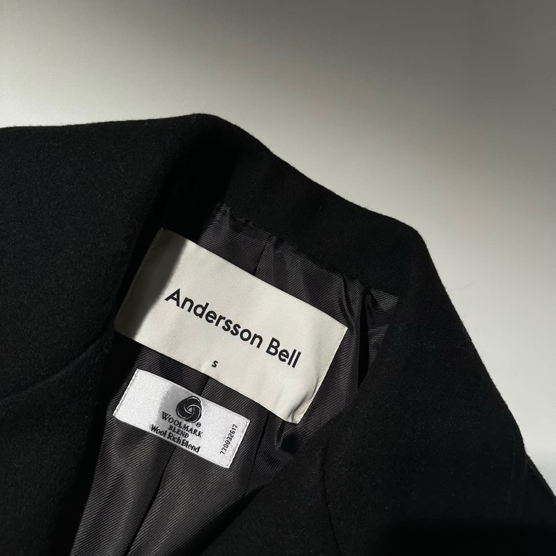 앤더슨벨 캐시미어 블렌드 마티아 밀리터리 로브 코트 블랙 상품이미지4