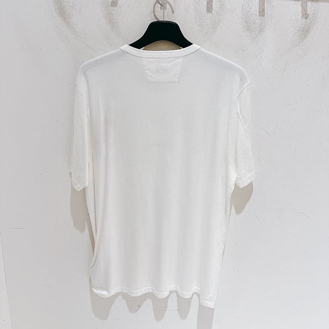 (정품/새상품) 씨피 컴퍼니 남성 화이트 로고 티셔츠 상품이미지3