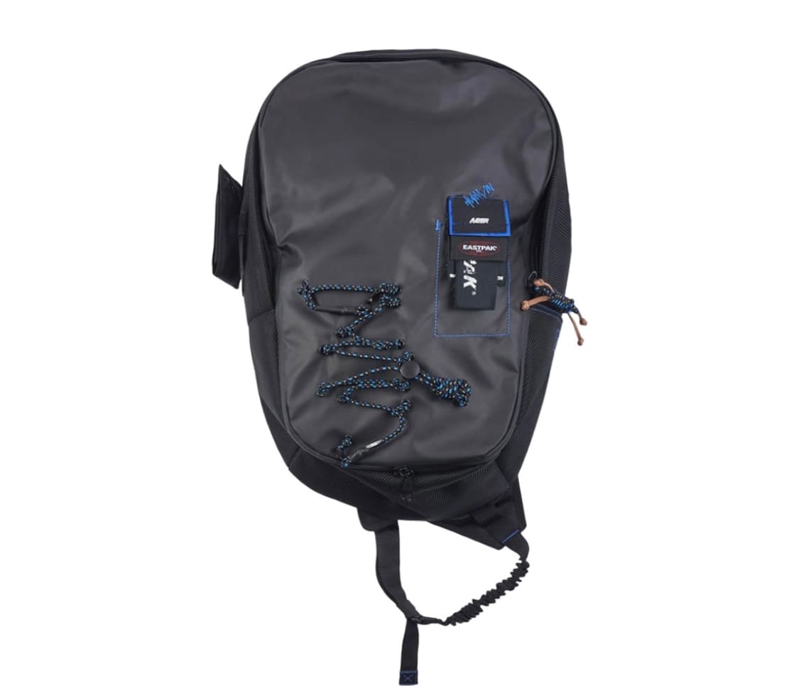 아더에러 이스트팩 업 다운 슬링백 블랙 상품이미지1