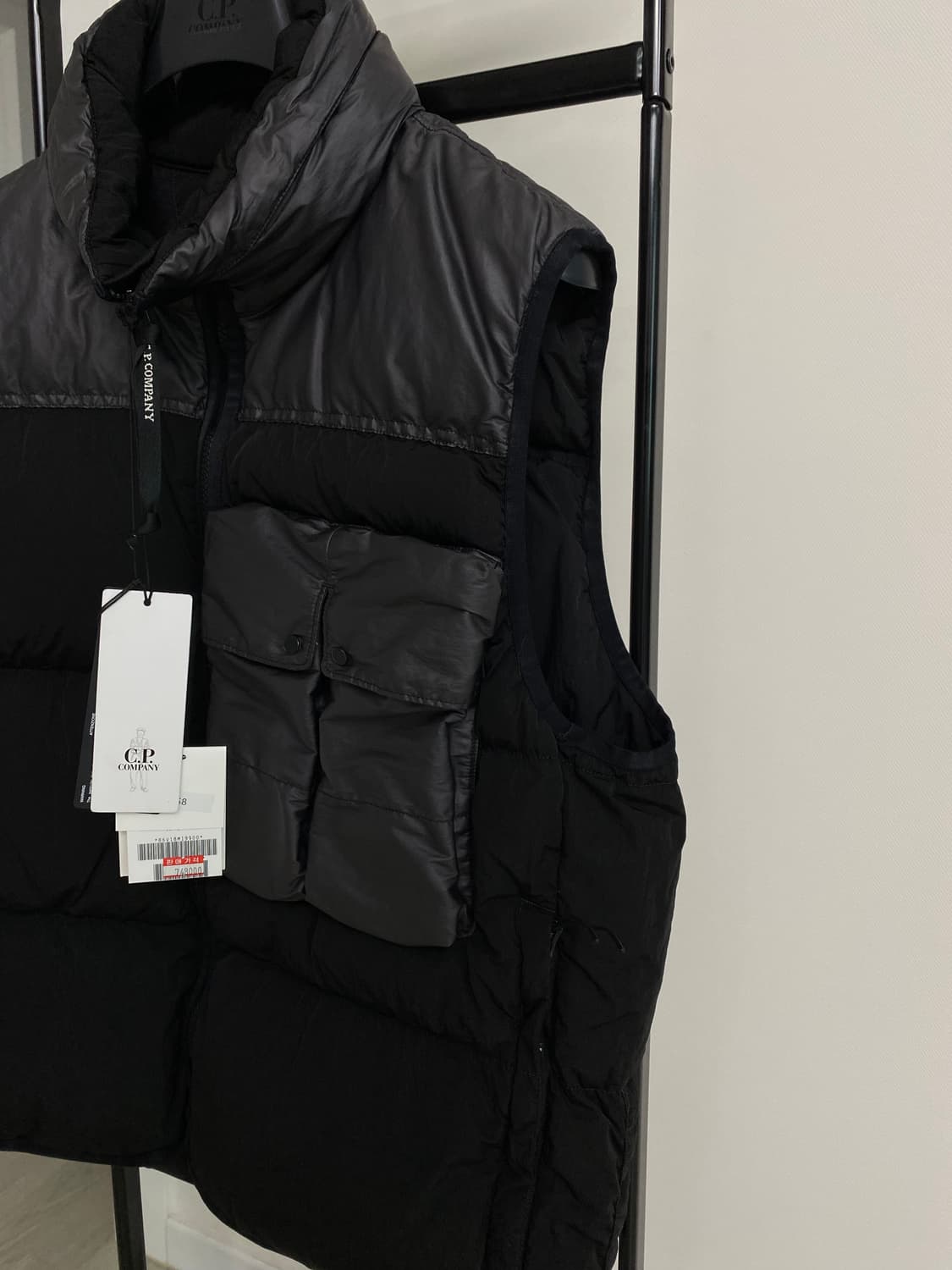 cp컴퍼니 24fw 에코크롬 패딩조끼 L사이즈 상품이미지2