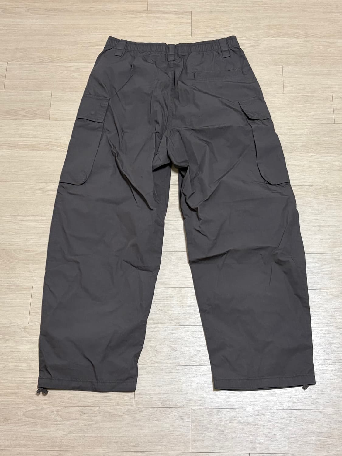 유니클로U 와이드핏카고팬츠 브라운m 상품이미지2