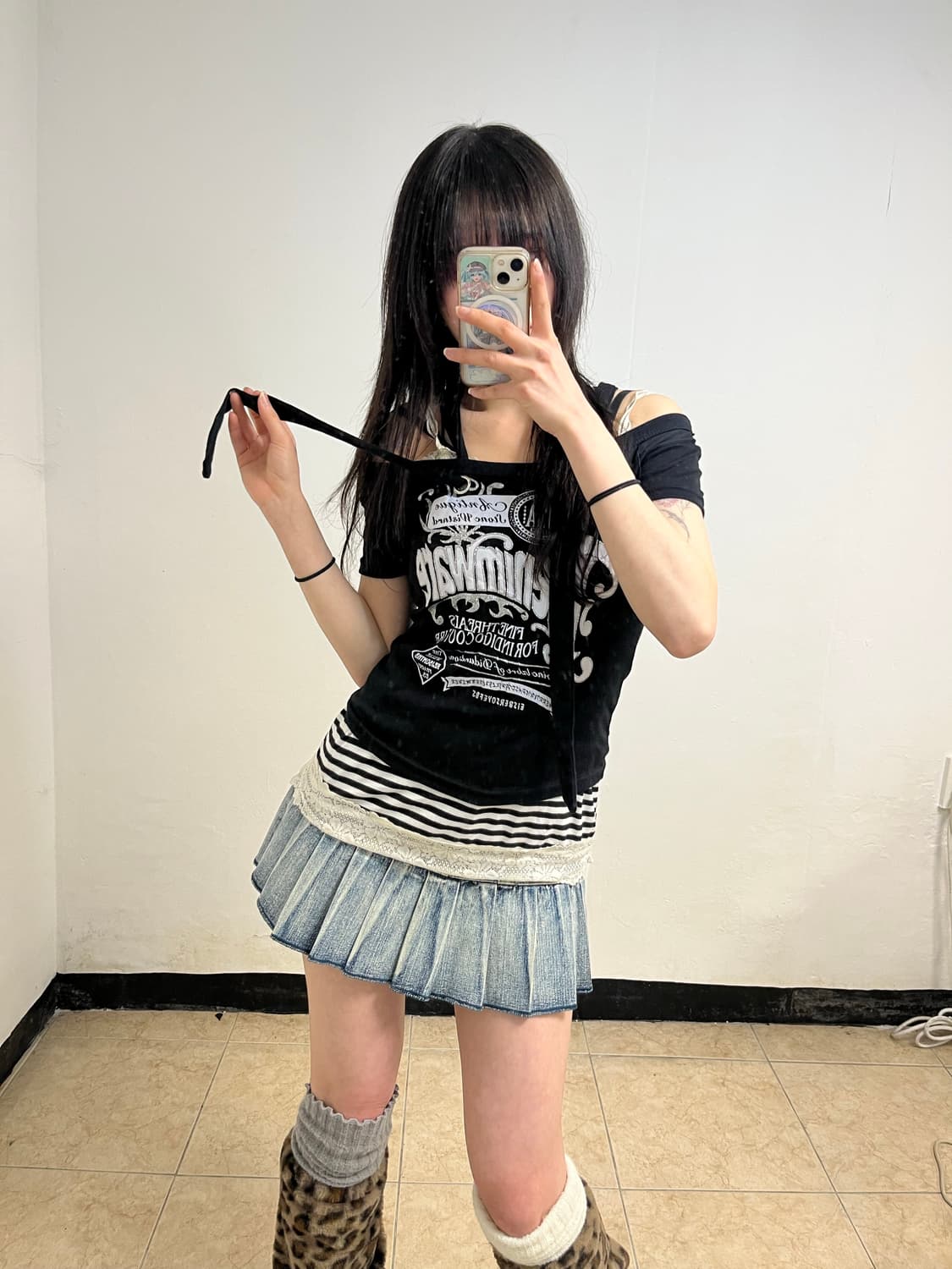 펑크 오프숄더 레터링 스트랩 디테일 티셔츠 상품이미지4