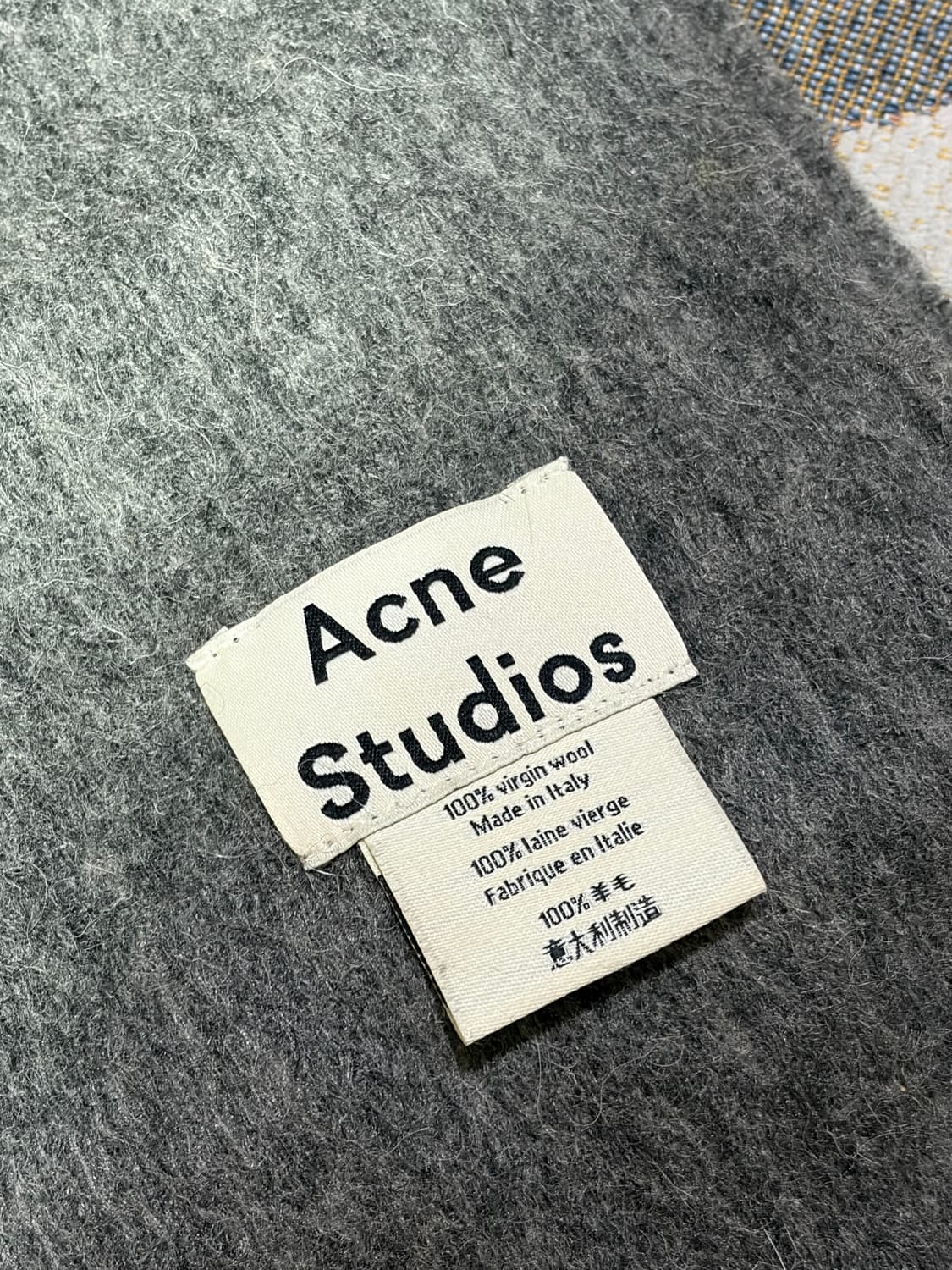 아크네 스튜디오 그레이 머플러 상품이미지2