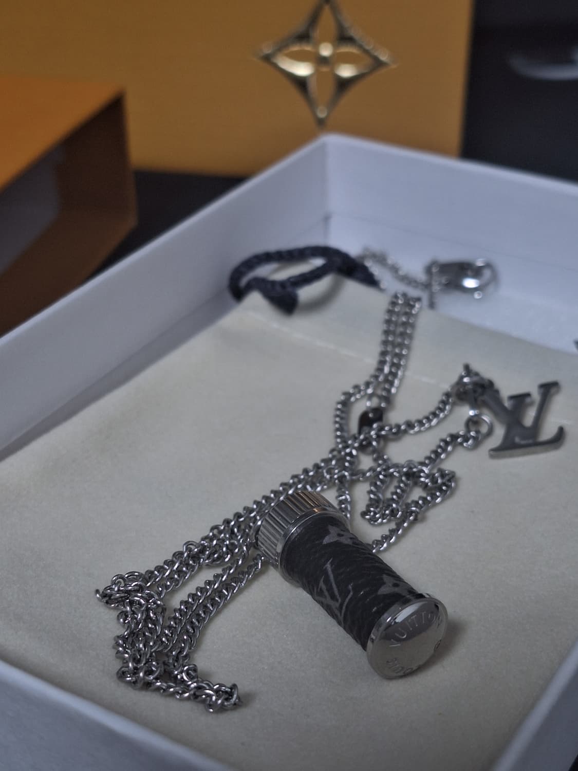 루이비통 LV 원통 목걸이 상품이미지3