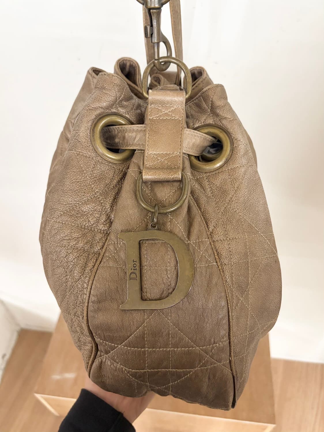 크리스찬 디올 브라운 까나쥬 램스킨 드로스트링 버킷백  상품이미지7