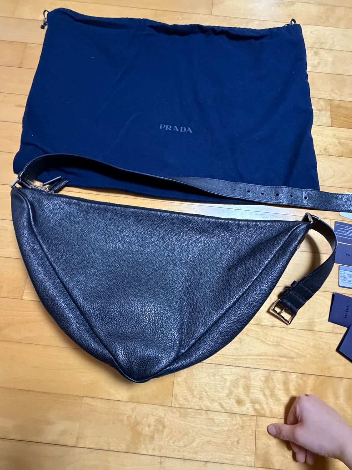 프라다 트라이앵글백 라지 상품이미지7