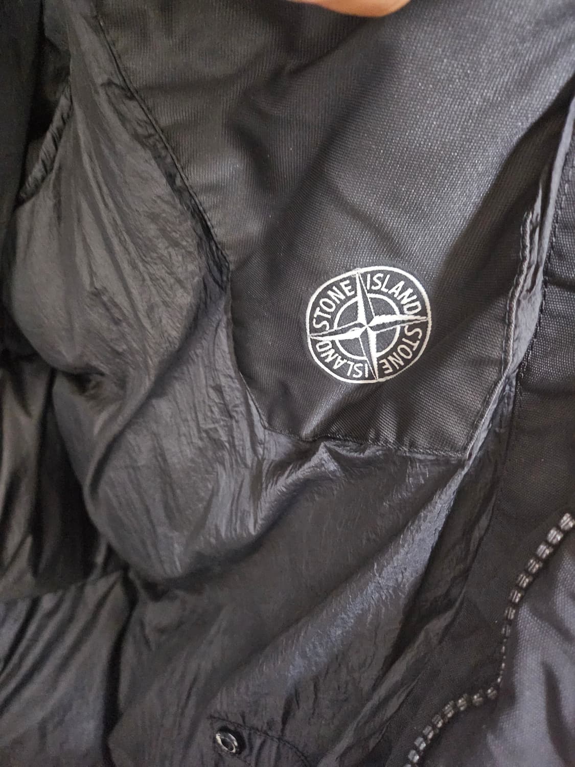 20fw 스톤아일랜드 크링클립스패딩xl 블랙 상품이미지6
