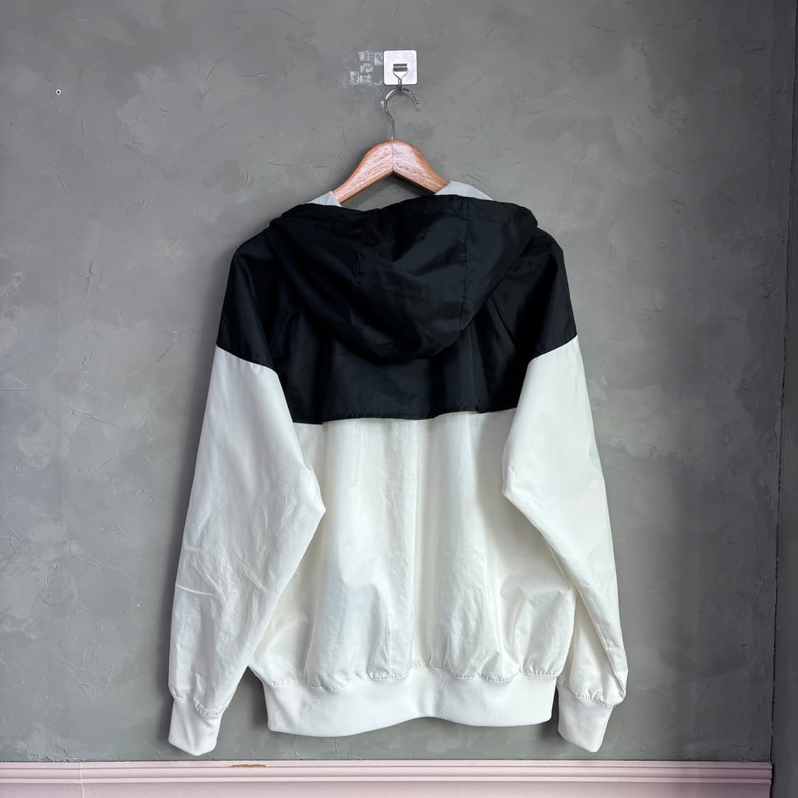 나이키 윈드러너 바람막이 화이트 흰검 상품이미지4