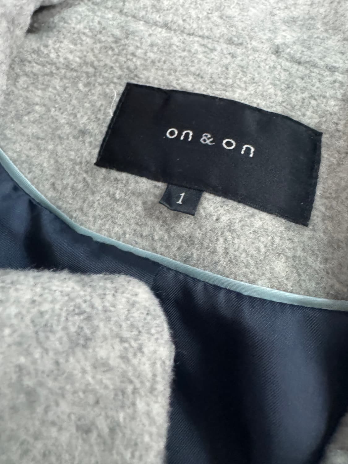 여성 온앤온 On & On 양모 그레이 미니멀 코트 상품이미지3