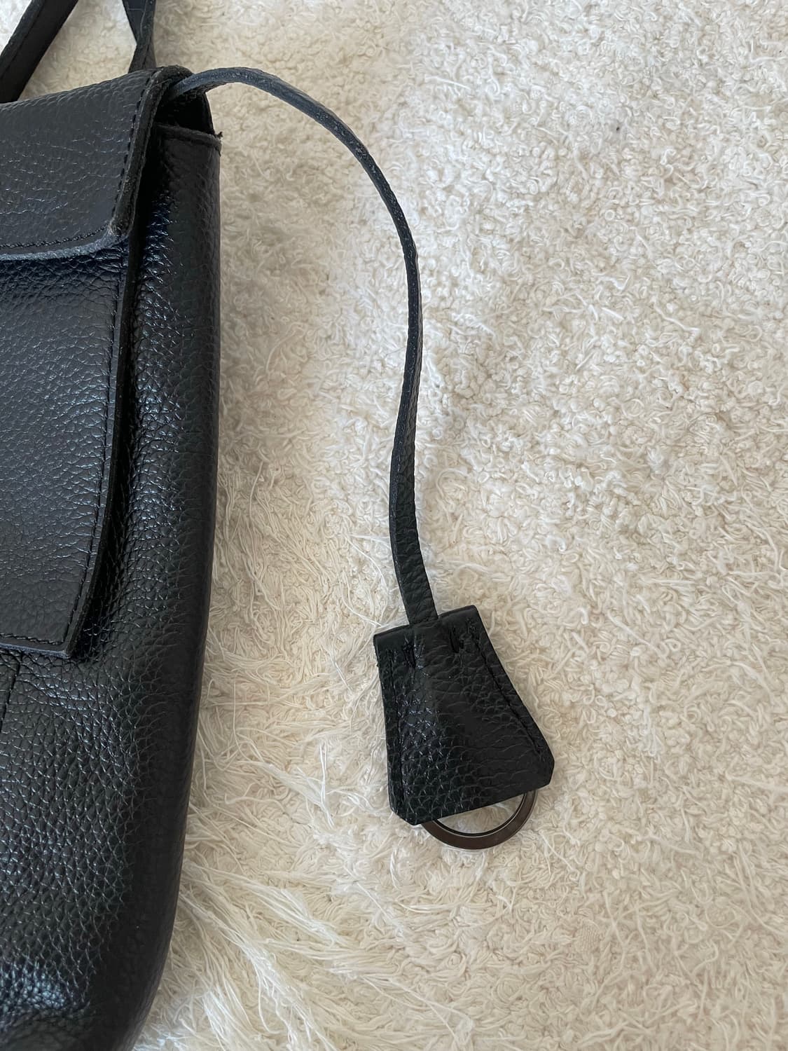 sarah pacini 블랙 레더 크로스백 상품이미지4