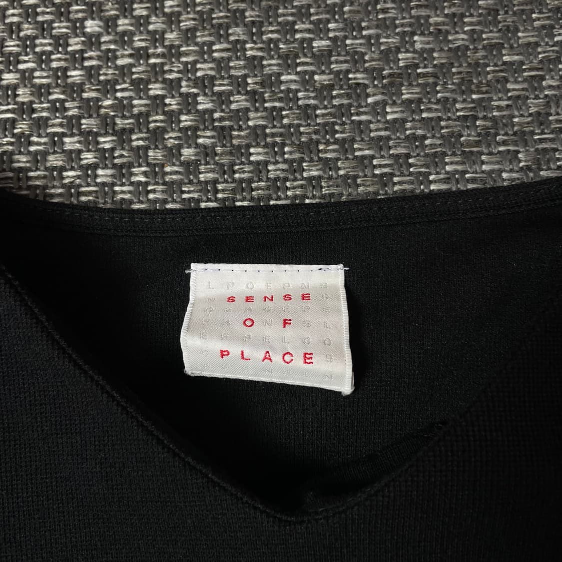 센스오브플레이스 블랙 브이넥 폴리 7부 니트  상품이미지4