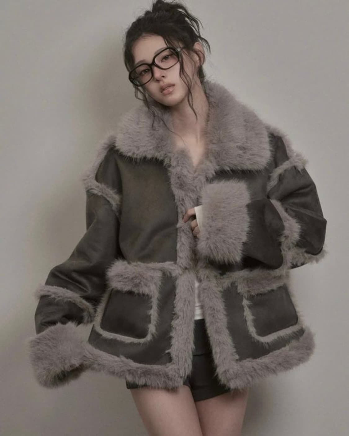 카키포인트 khakipoint 시어링 무스탕 차콜 상품이미지1