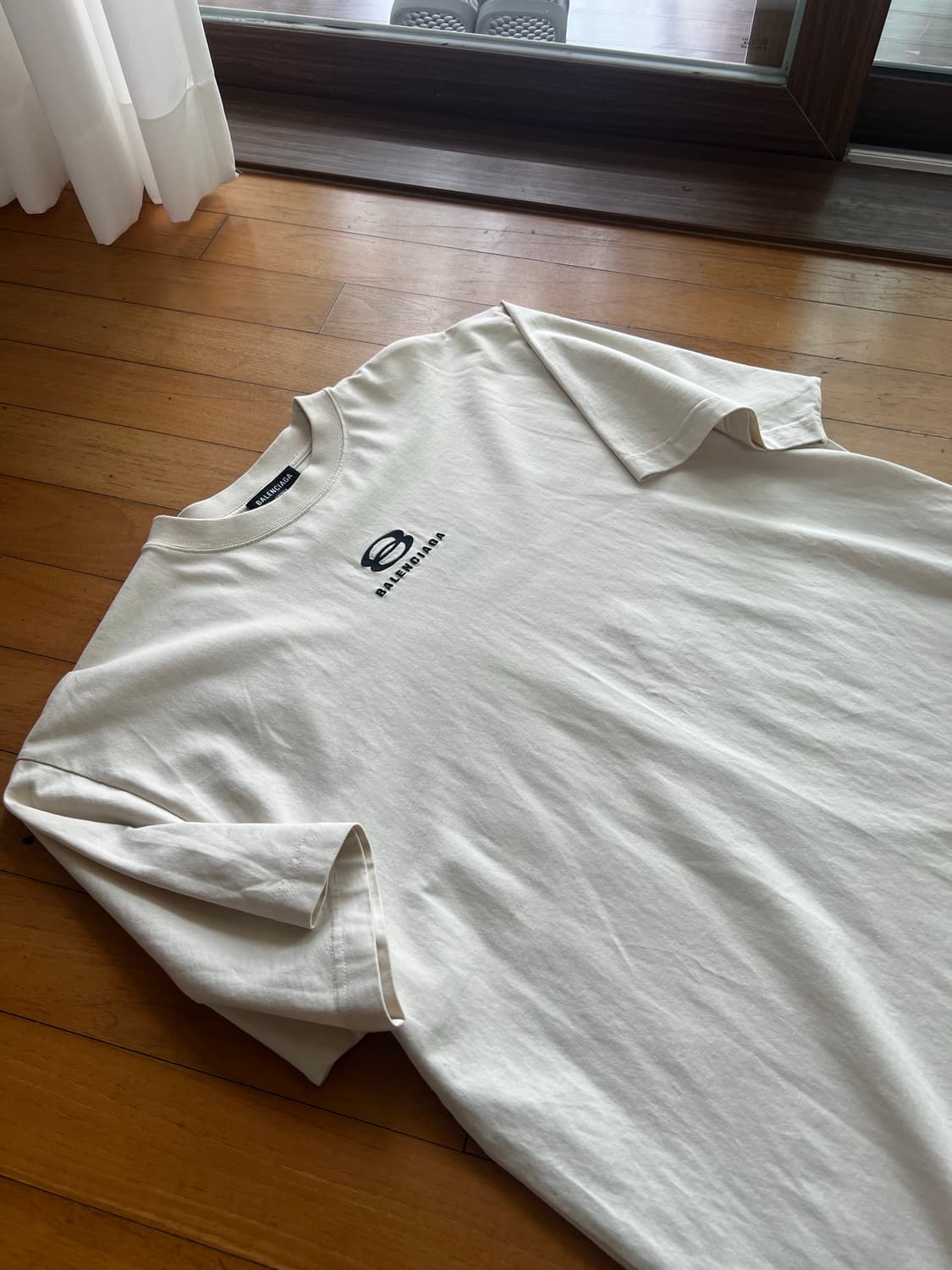 발렌시아가 유틸리티 오버핏 티셔츠 상품이미지5