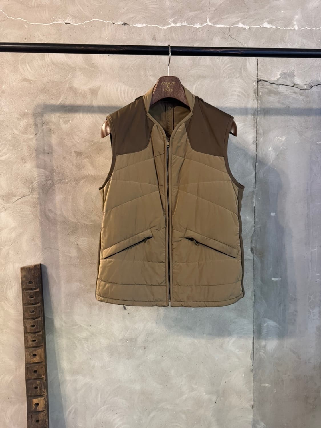 솔리드옴므 유틸리티 베스트 슬림100 상품이미지1