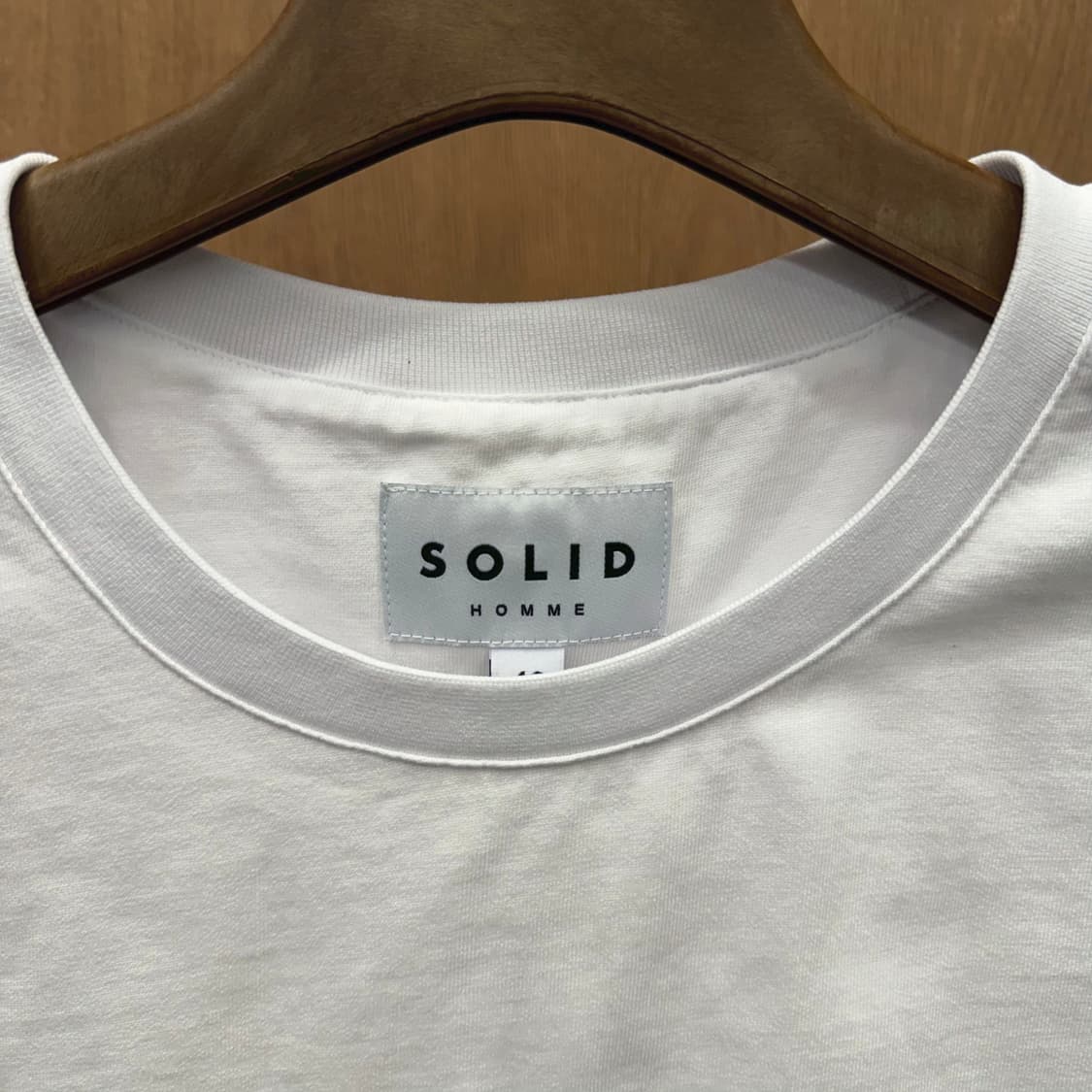 솔리드옴므 라운드넥 슬리브리스 티셔츠 무지 디테일 레귤러핏 화이트 상품이미지6