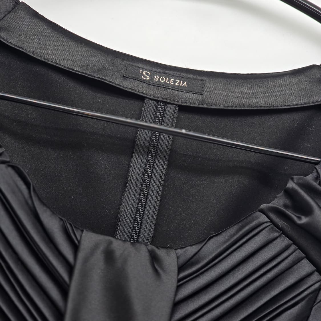 S SOLEZIA 플리츠 새틴 블라우스 블랙 하객룩 블라우스 상품이미지4
