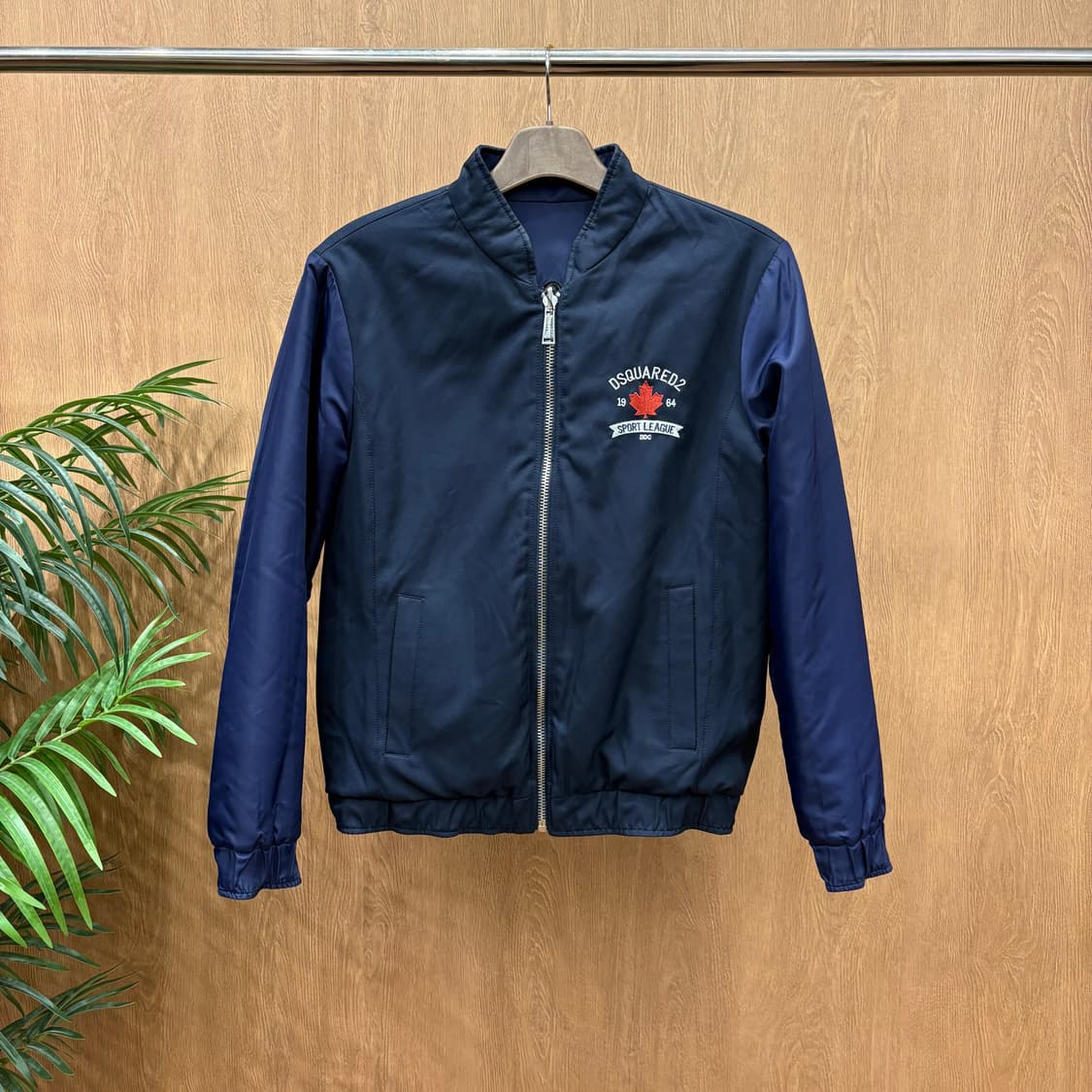 디스퀘어드2 리버시블 봄버 자켓 레터링 캐릭터 로고 자수 디테일 네이비 상품이미지1
