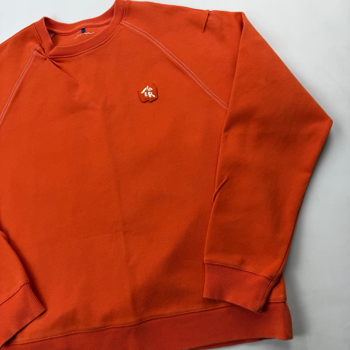 아더에러 2021 fw 언 누보 시스템 컬렉션 맨투맨 오렌지 A1 상품이미지3