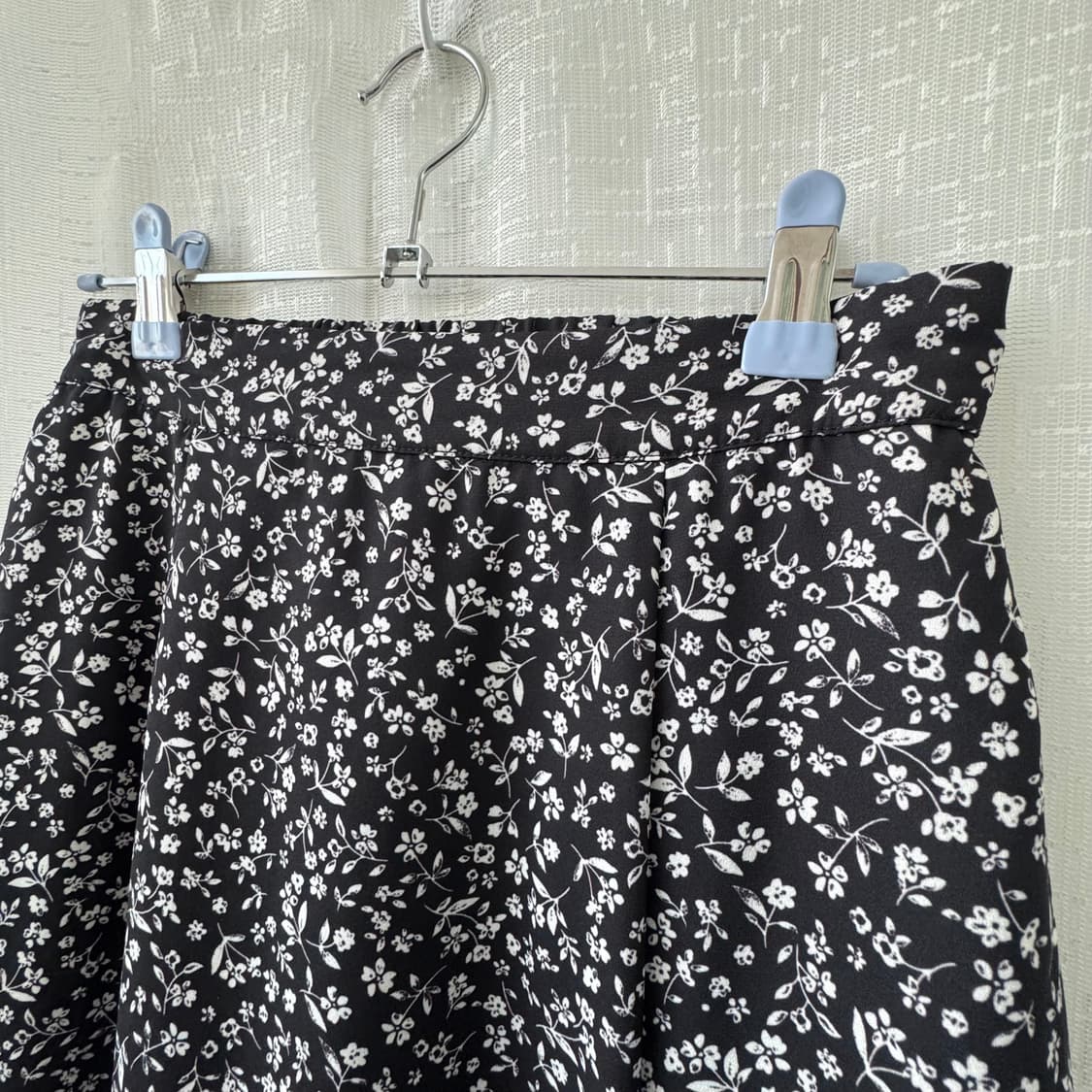 블랙 화이트플라워 패턴 롱스커트 상품이미지2