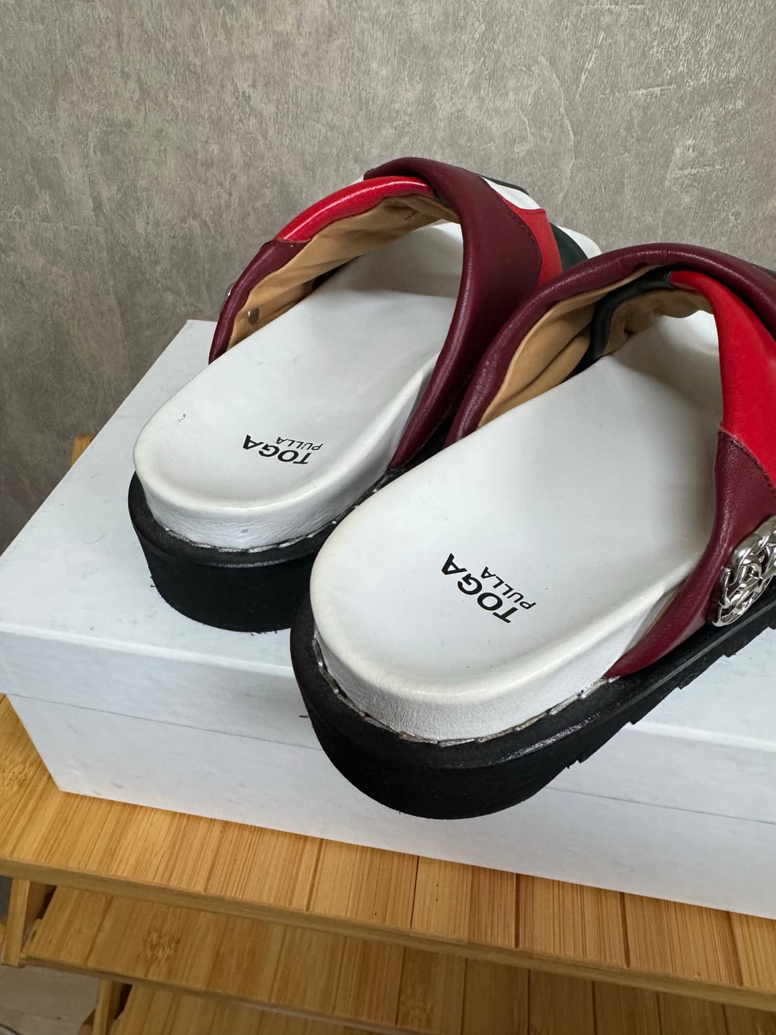 36 / TOGA PULLA 레더 슬라이드 상품이미지3