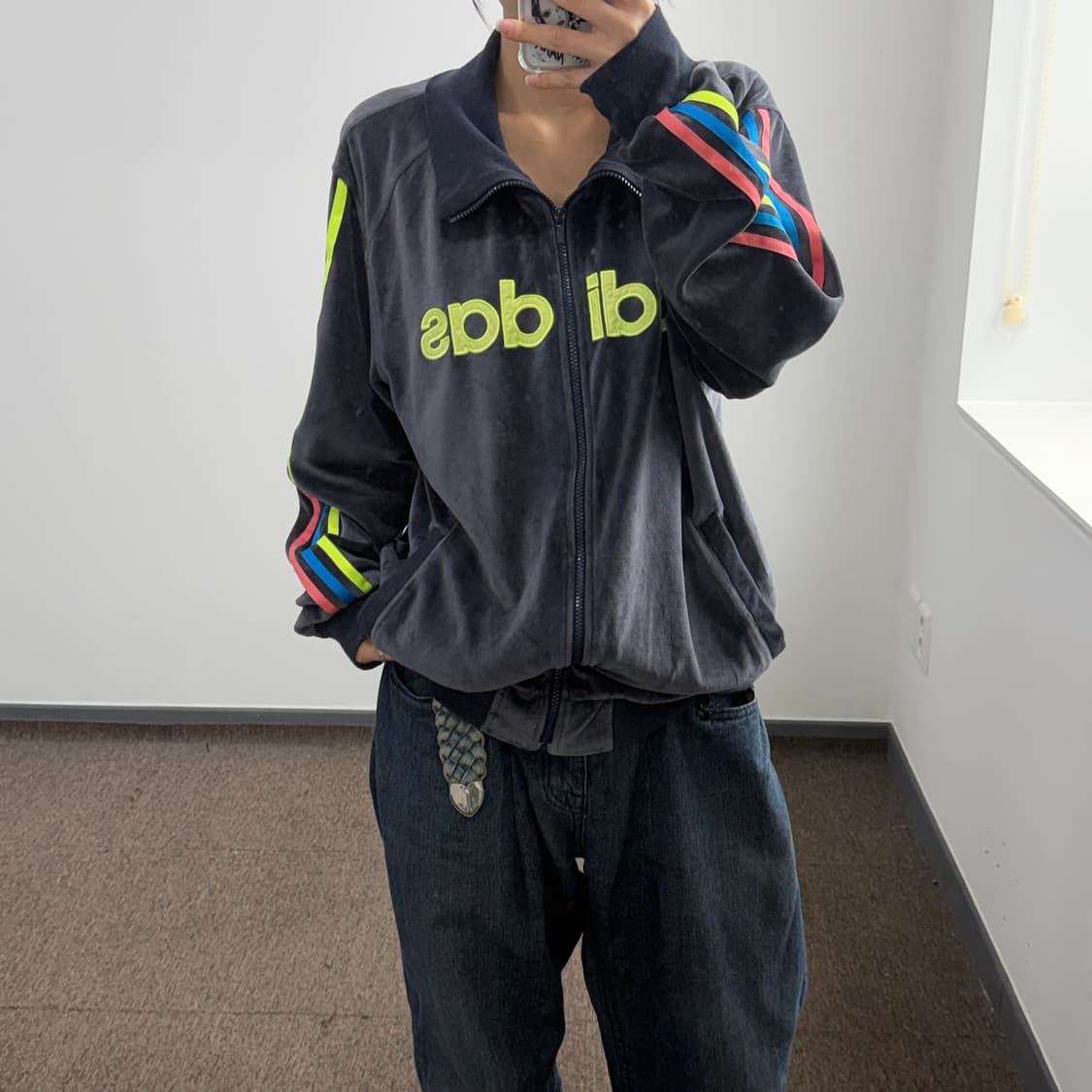 Adidas 아디디스 스펠아웃로고 차콜 벨벳 져지 상품이미지1