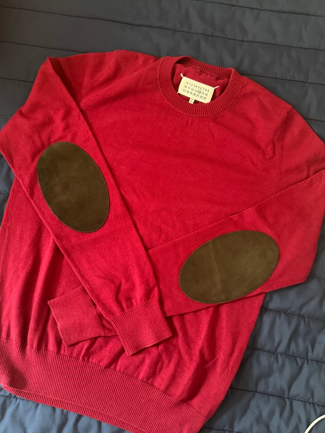 백화점판 마르지엘라 엘보우 니트 버건디 색상 상품이미지1