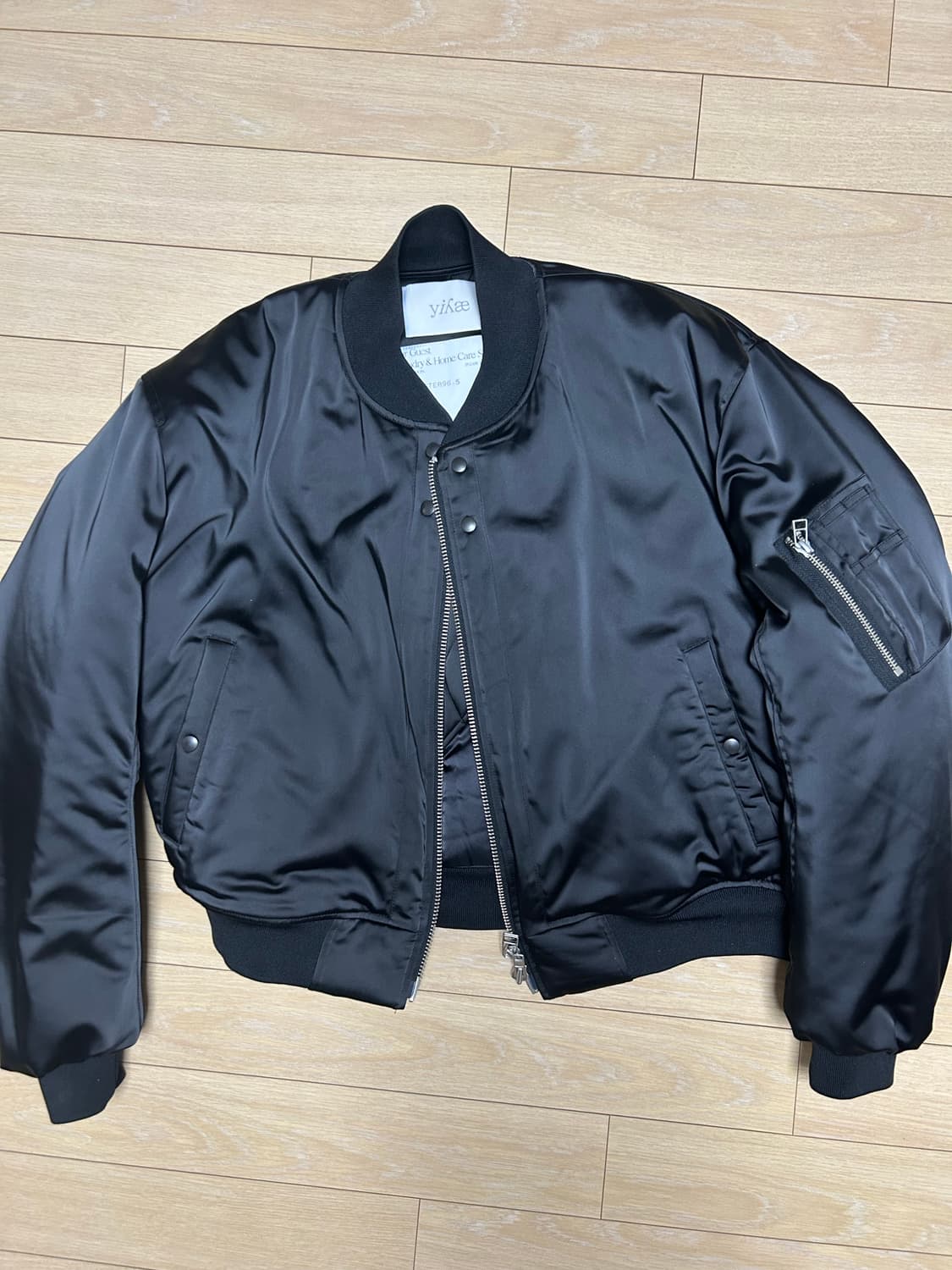 이예 크롭 봄버  상품이미지1