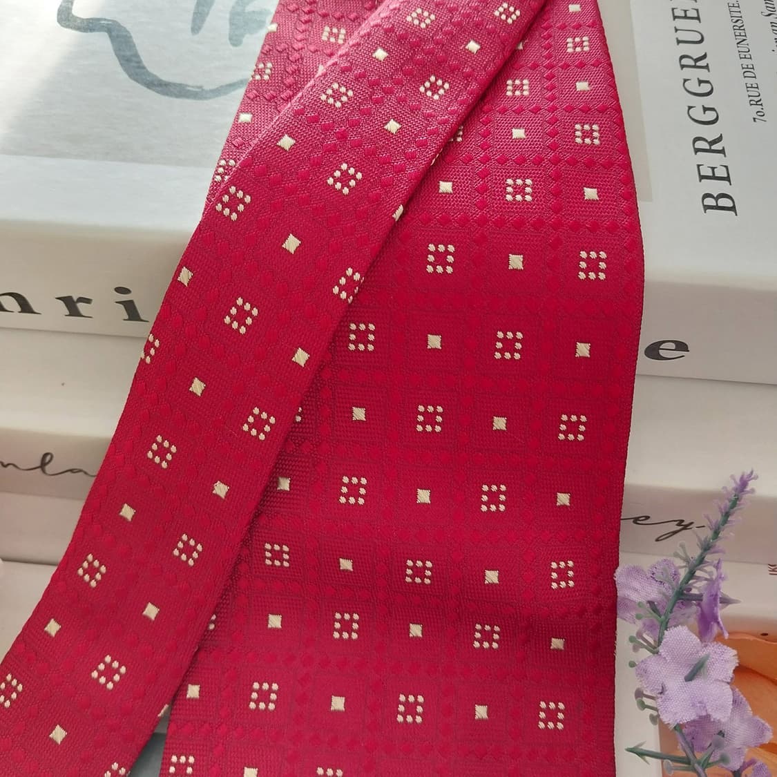 버버리 실크 레드 자카드 패턴 넥타이 9.7cm A+등급 K1345
 상품이미지3